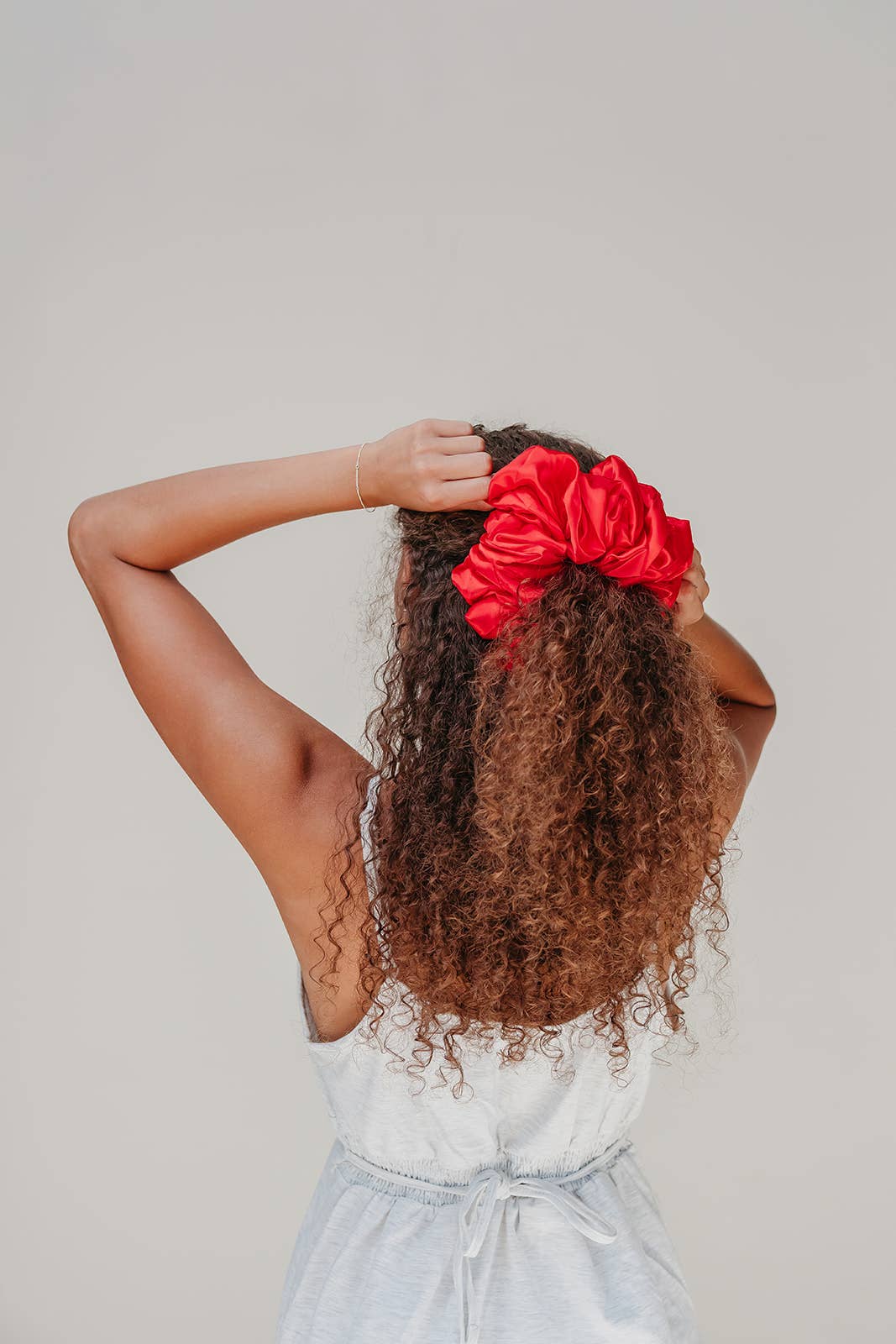 JUMBO SLEEP SATIN SCRUNCHIES: BLACK