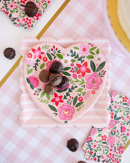 Floral scalloped dinner napkin