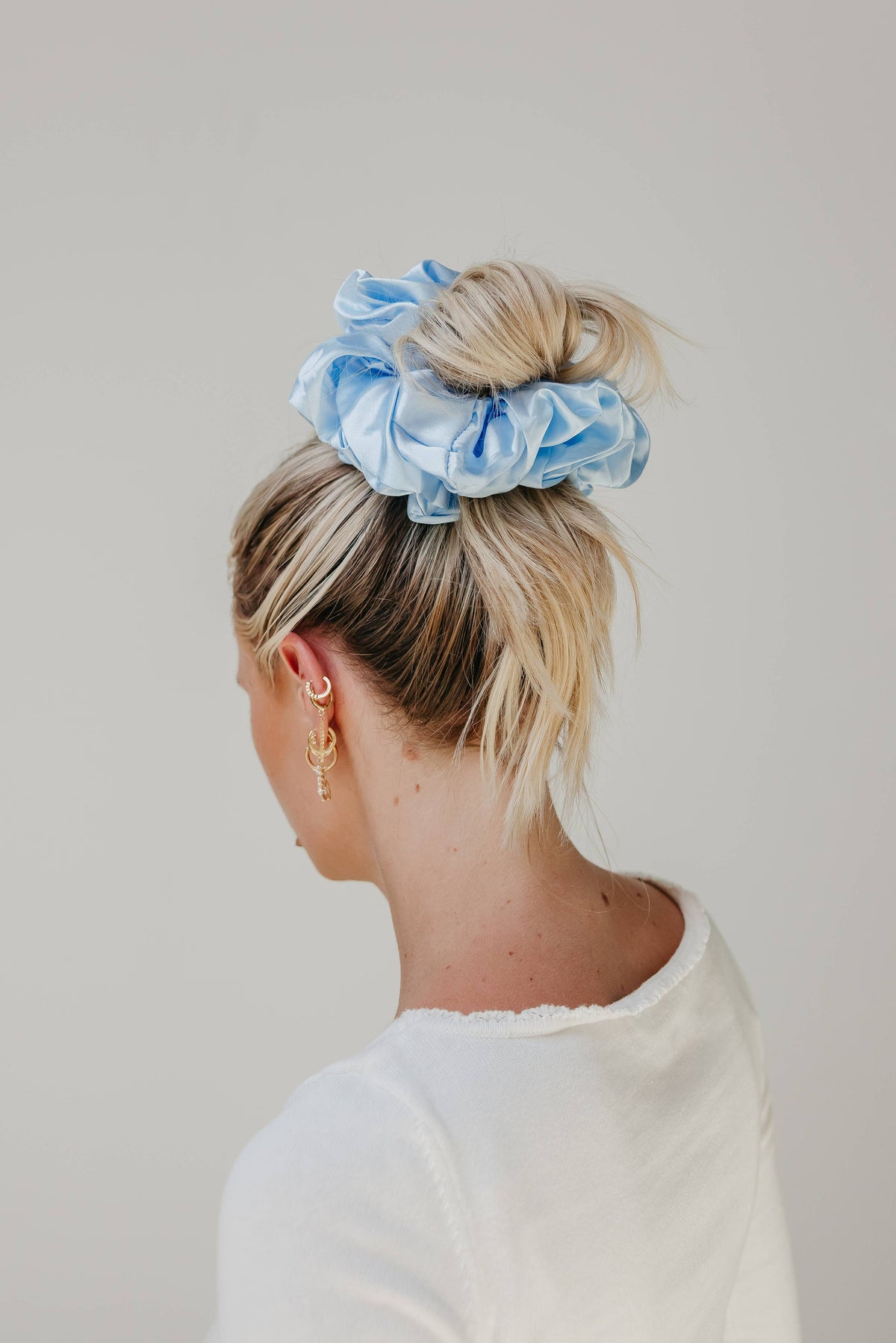 JUMBO SLEEP SATIN SCRUNCHIES: DARK BROWN
