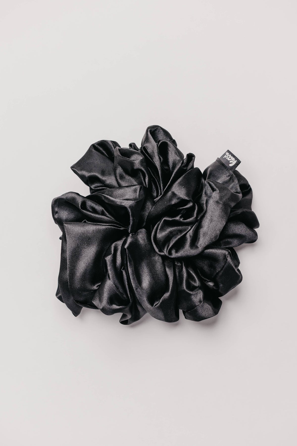 JUMBO SLEEP SATIN SCRUNCHIES: BLACK