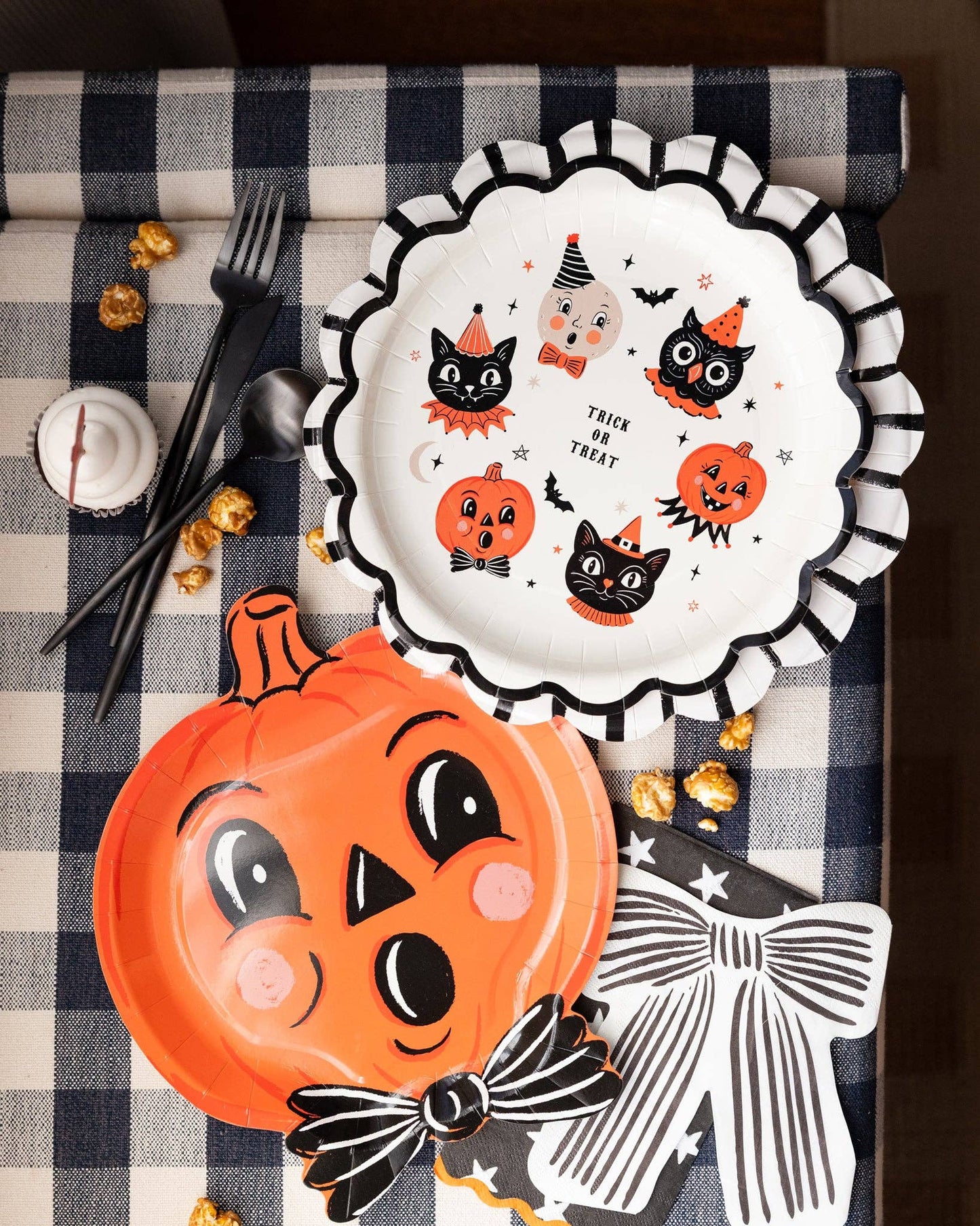 VHP1344 - Halloween Sketchy Stripes 11" Plate