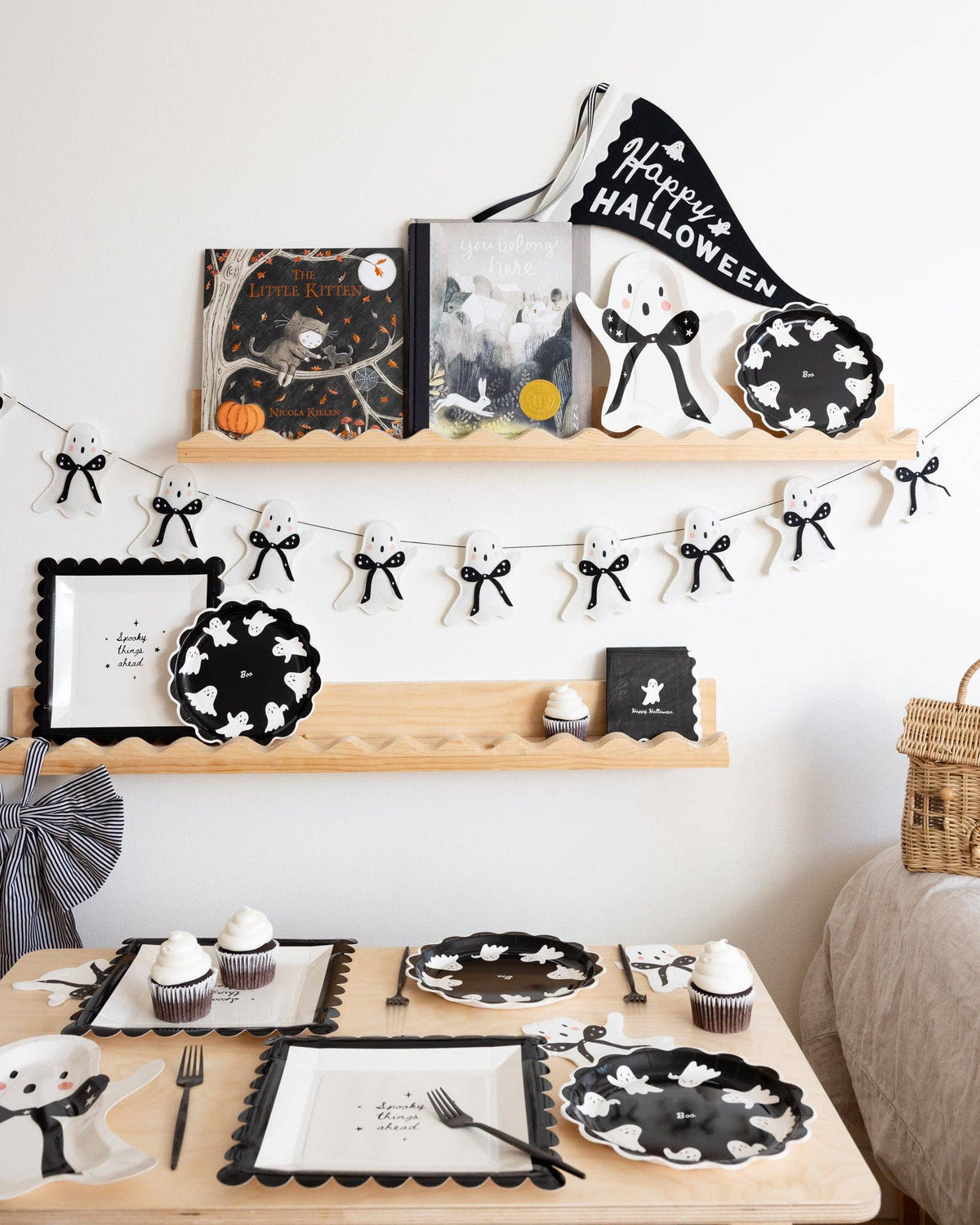 BQT1341 - Booquette Ghosts 8" Plate - Bria Blair Creative