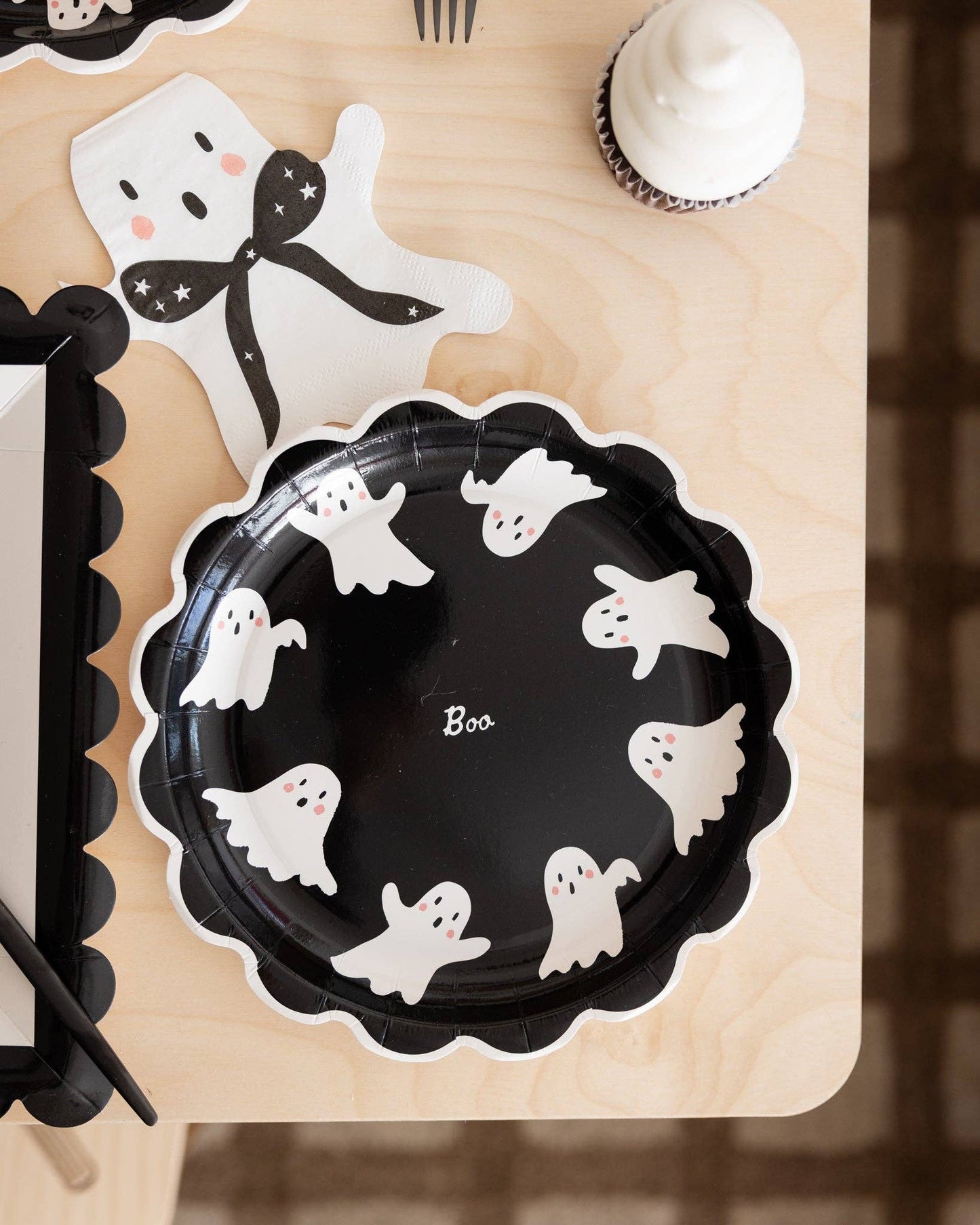 BQT1341 - Booquette Ghosts 8" Plate - Bria Blair Creative