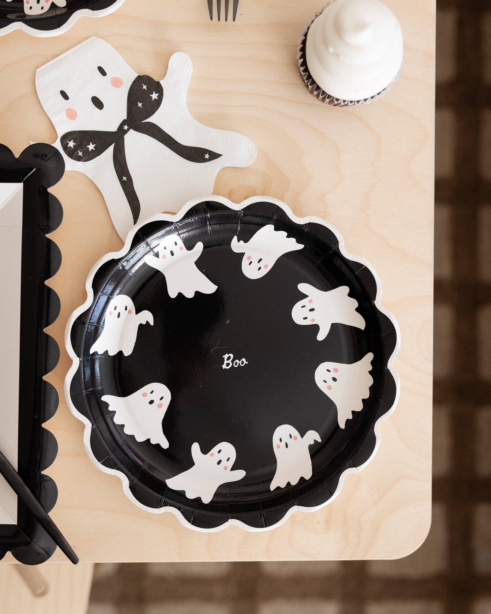 BQT1341 - Booquette Ghosts 8" Plate - Bria Blair Creative