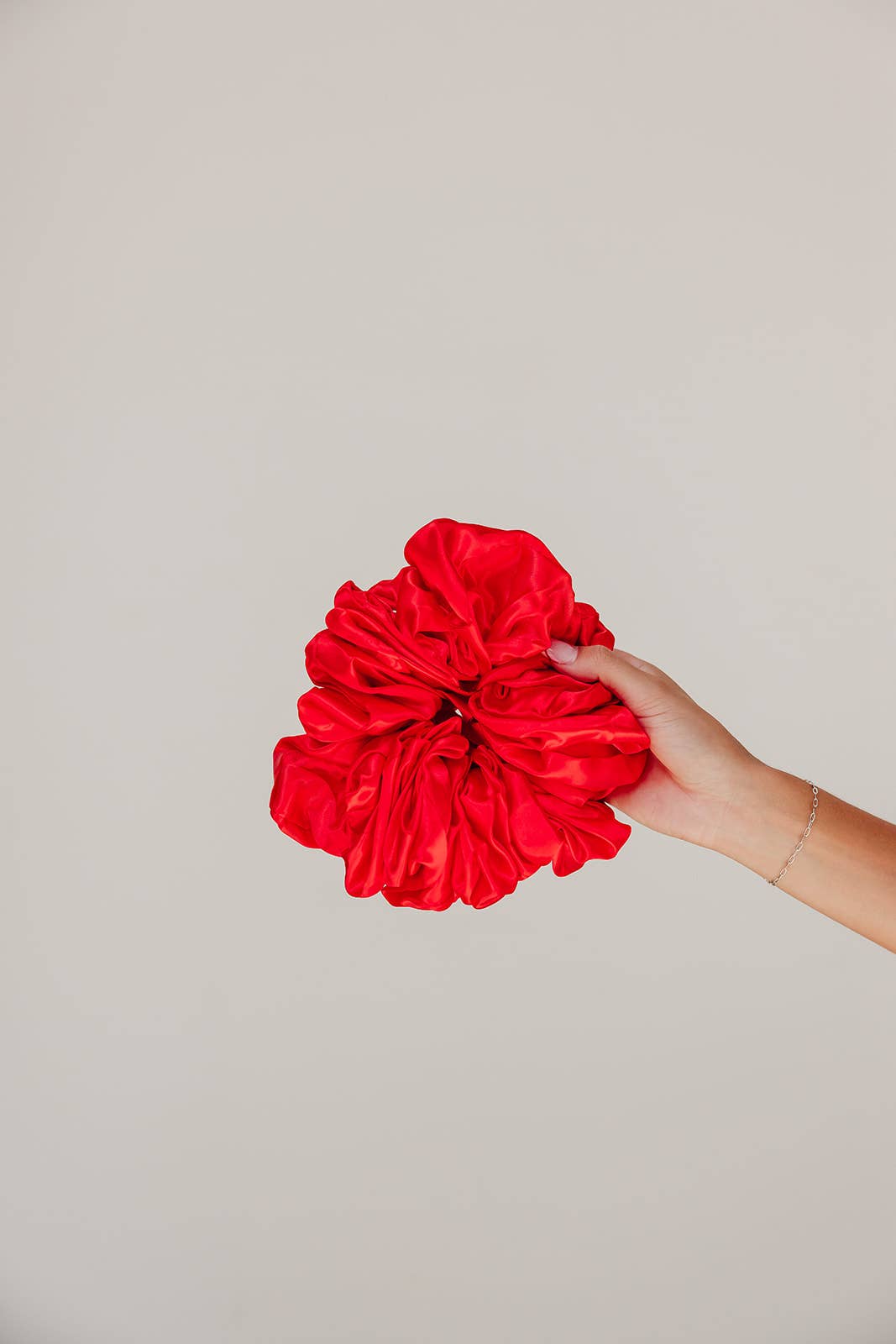 JUMBO SLEEP SATIN SCRUNCHIES: BLACK