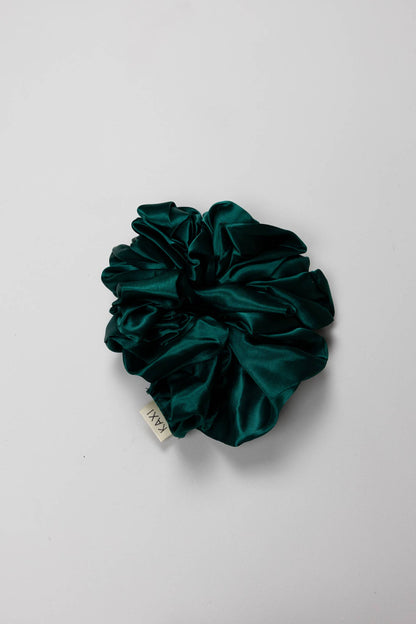JUMBO SLEEP SATIN SCRUNCHIES: BLACK