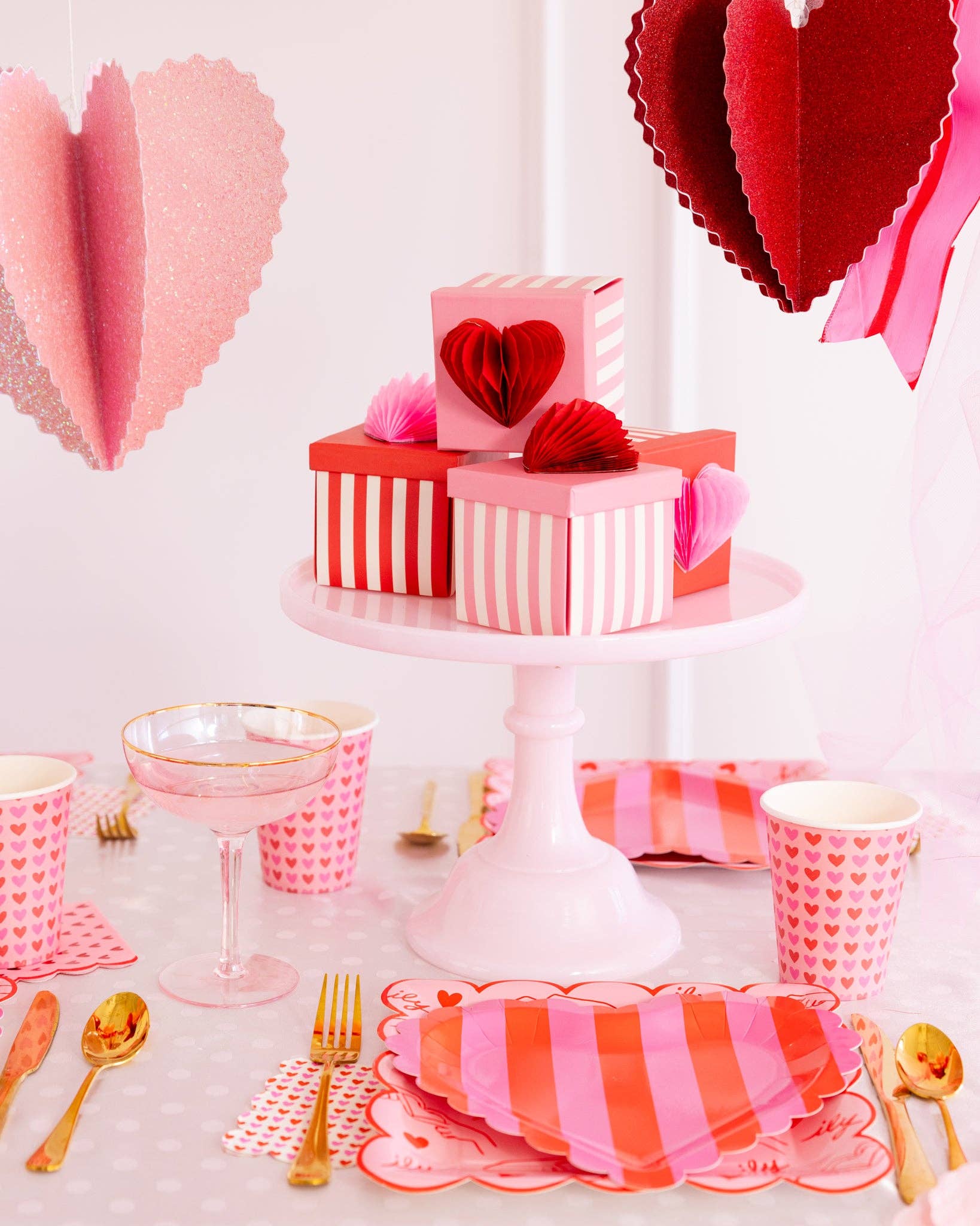 VAL1140 - Scalloped Striped Heart Plate - Bria Blair Creative